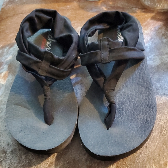 Skechers Shoes - Skechers Black Yoga Foam Sandals